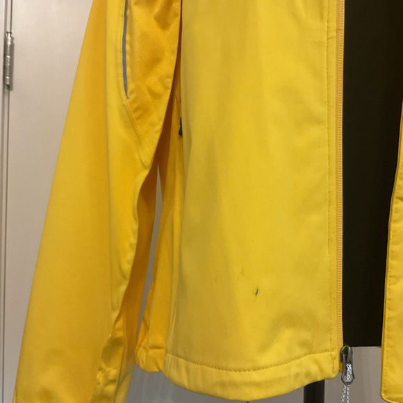Elevate Sports Women’s Lemon Yellow & Gray  Trim Rain jacket with Velcro Cuffs . - Picture 13 of 13